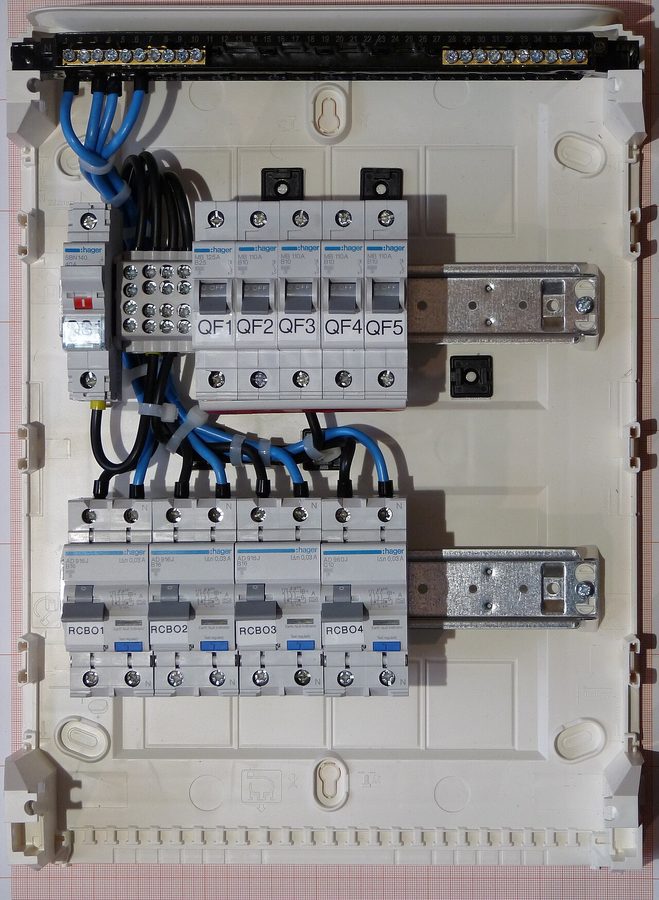 Consumer Unit 4-Way